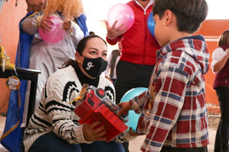 Dif Los Reyes Magos No Descansan Y Con Ellos Entregamos Juguetes M S A Ni As Y Ni Os De